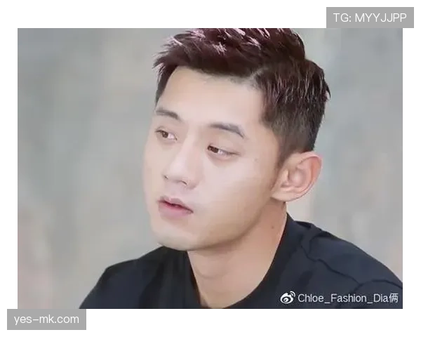 张继科睡衣下楼接外卖，手上那块表像在嘲笑我的存款