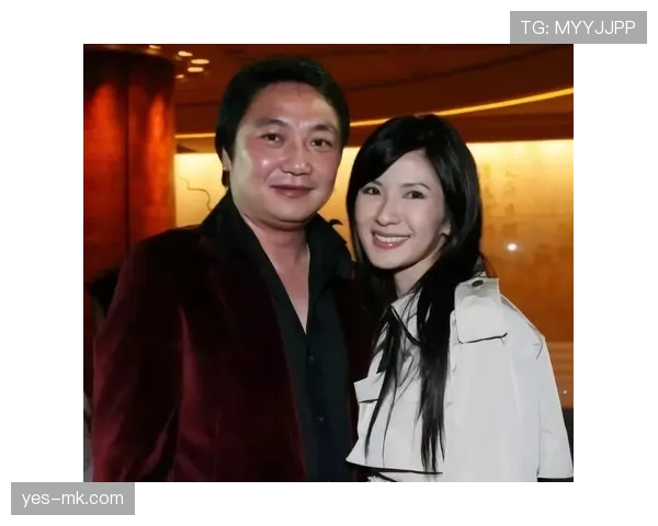 杨力维训练完直接拎爱马仕去接女儿放学？