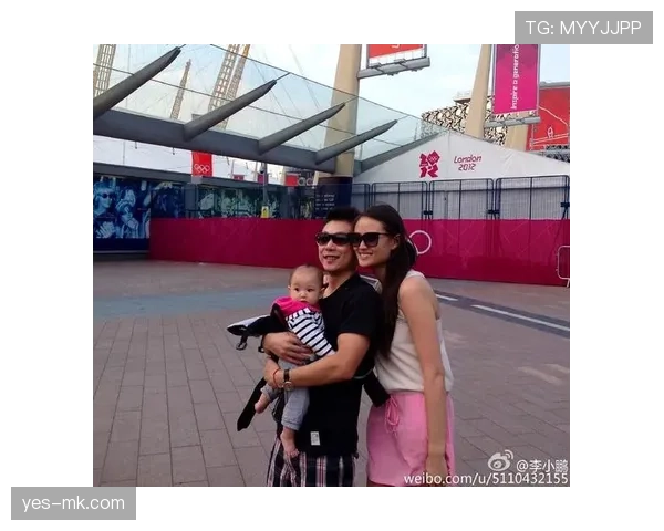 李小鹏居家照反差太绝了，赛场上的狠角色回家成了爱唠嗑的老爸，消费水平我只能呵呵